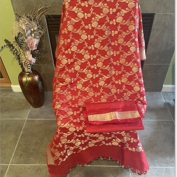 Handloom Cutwork Red Benarasi silk Saree With Bp - Picture 2 of 7